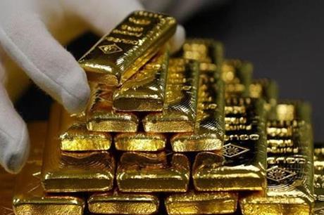 أسعار الذهب ترتفع مع تراجع الدولار