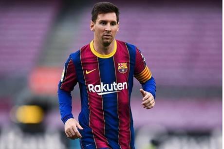 ميسي: طالبت هذا المدرب بعدم الرحيل عن برشلونة