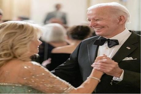 صورة حول : بايدن يحتفل بعيد ميلاده الثمانين بعيدا عن الأضواء بايدن يحتفل بعيد ميلاده الثمانين بعيدا عن الأضواء