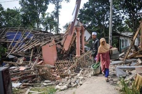 صورة حول : ارتفاع ضحايا زلزال اندونيسيا إلى 162 قتيلا ارتفاع ضحايا زلزال اندونيسيا إلى 162 قتيلا