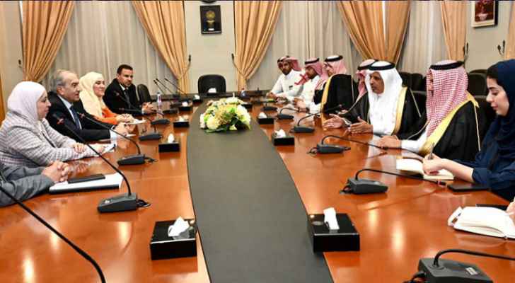 أبو السمن يبحث مع نائب وزير النقل السعودي تسهيل الإجراءات على المعابر