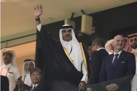 صورة حول : تصرف لافت لأمير قطر عقب انتهاء مباراة المغرب وبلجيكا تصرف لافت لأمير قطر عقب انتهاء مباراة المغرب وبلجيكا