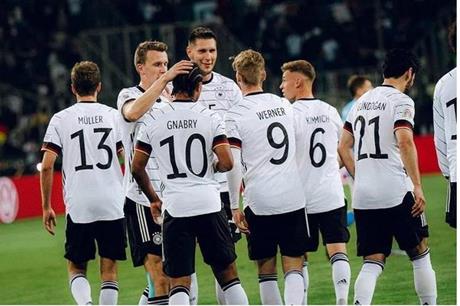 لاعبو ألمانيا يطلبون مساعدة إسبانيا بشكل صريح