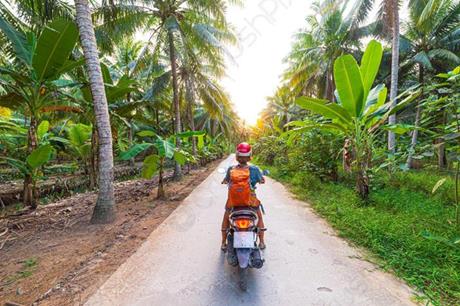 صورة حول : مقطع صادم لـ 7 أشخاص وكلبان ودجاجة على دراجة نارية واحدة في الهند مقطع صادم لـ 7 أشخاص وكلبان ودجاجة على دراجة نارية واحدة في الهند