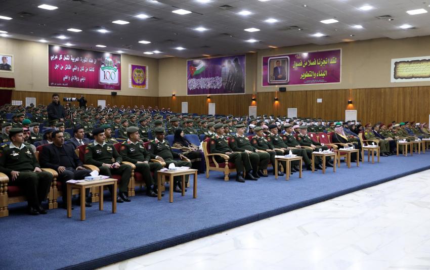 بالصور .. الحنيطي يسلم الشهادات لخريجي الفوج الرابع من ضباط فرسان المستقبل