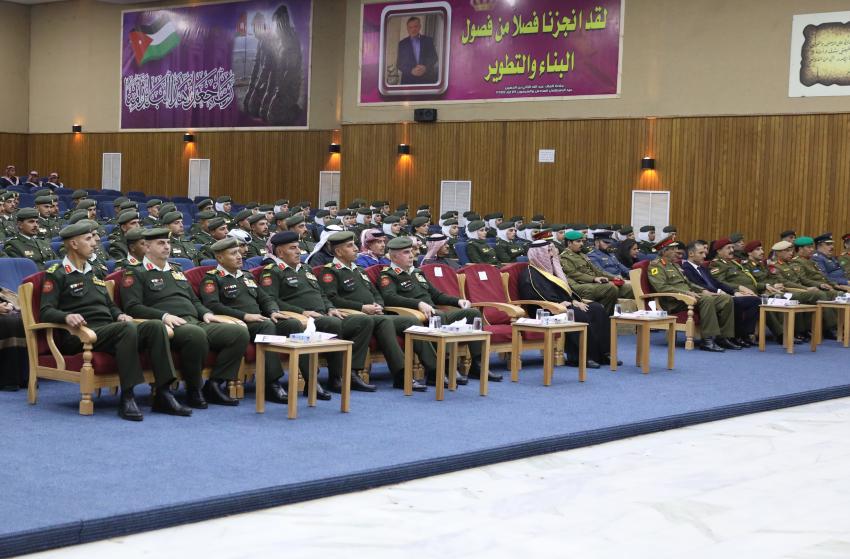 بالصور .. الحنيطي يسلم الشهادات لخريجي الفوج الرابع من ضباط فرسان المستقبل