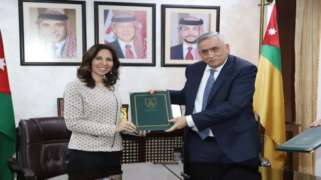 صورة حول : تعاون مشترك بين الجامعة الأردنيّة ومؤسسة ولي العهد تعاون مشترك بين الجامعة الأردنيّة ومؤسسة ولي العهد