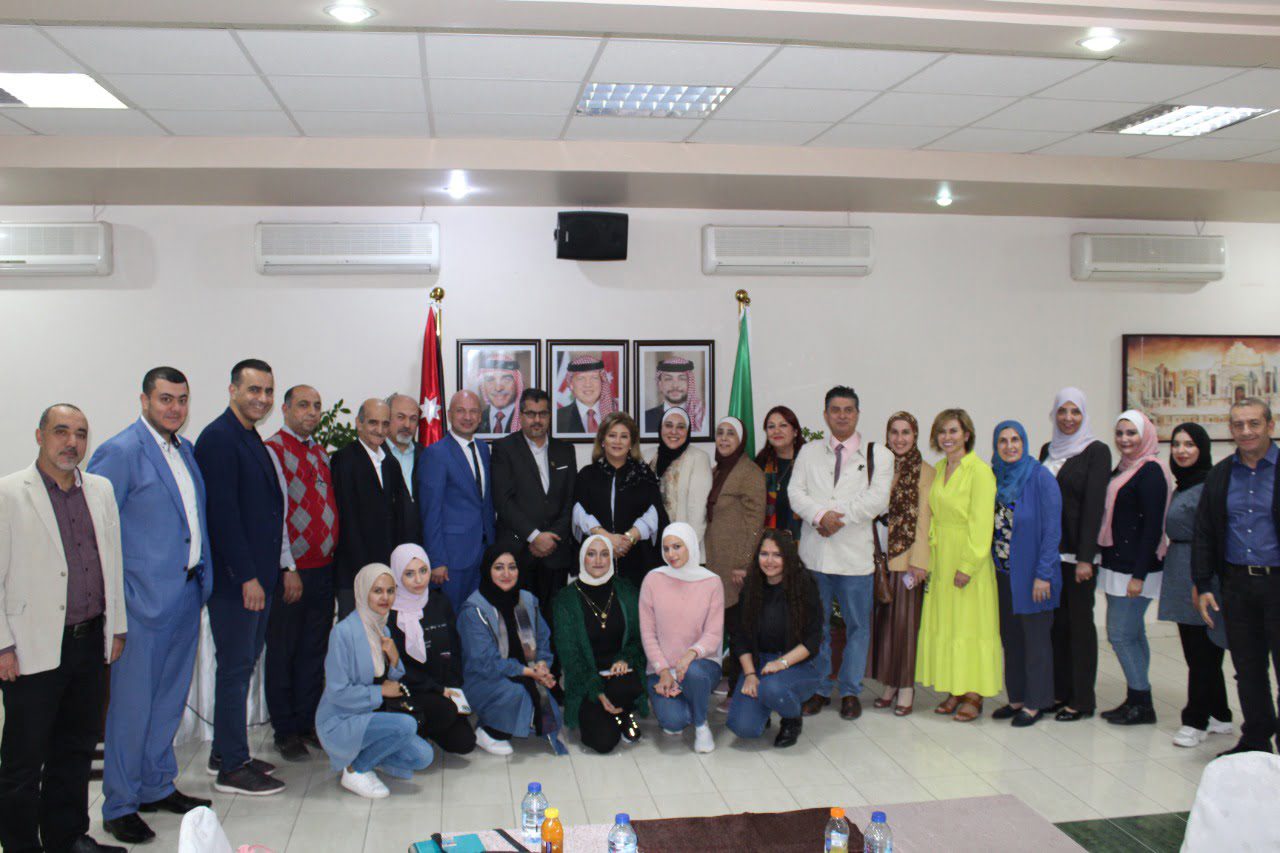 نادي جامعة البترا يستضيف الفنانة أمل دباس