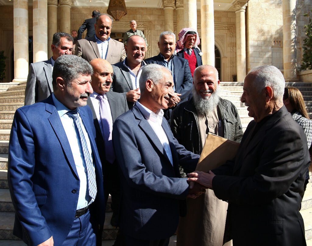 العيسوي يلتقي مجموعة من وجهاء غرب اربد ..صور