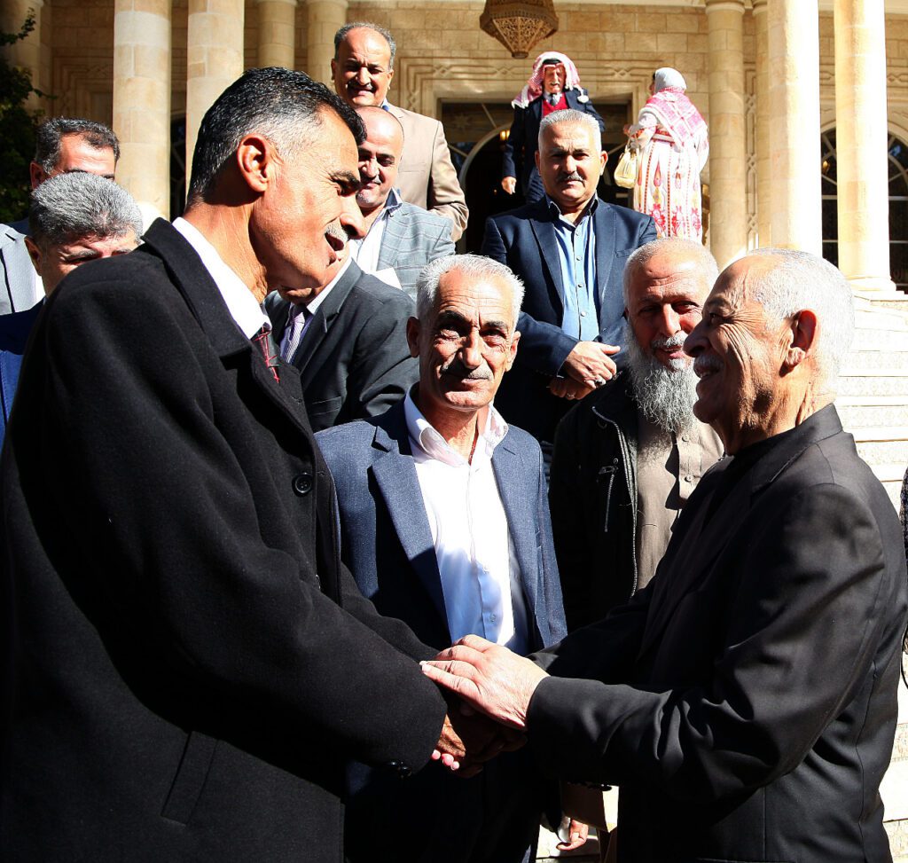 العيسوي يلتقي مجموعة من وجهاء غرب اربد ..صور