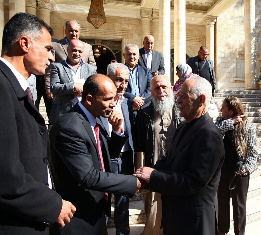 العيسوي يلتقي مجموعة من وجهاء غرب اربد ..صور