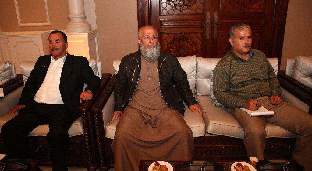 العيسوي يلتقي مجموعة من وجهاء غرب اربد ..صور