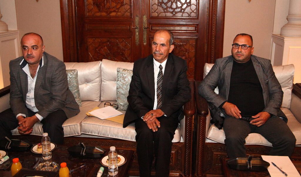 العيسوي يلتقي مجموعة من وجهاء غرب اربد ..صور