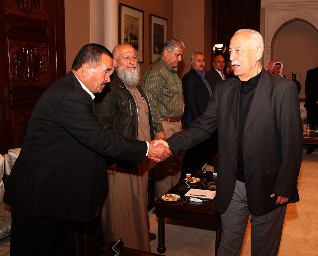 العيسوي يلتقي مجموعة من وجهاء غرب اربد ..صور