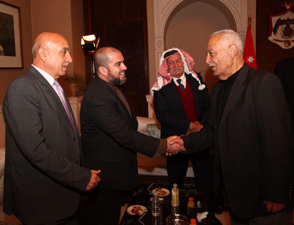 العيسوي يلتقي مجموعة من وجهاء غرب اربد ..صور