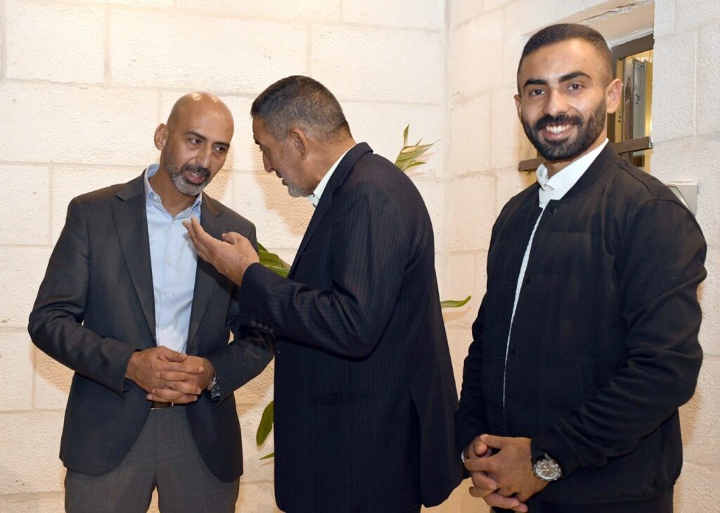 احمد الوريكات يستقبل المهنئين بفوزه بانتخابات الفيصلي… صور