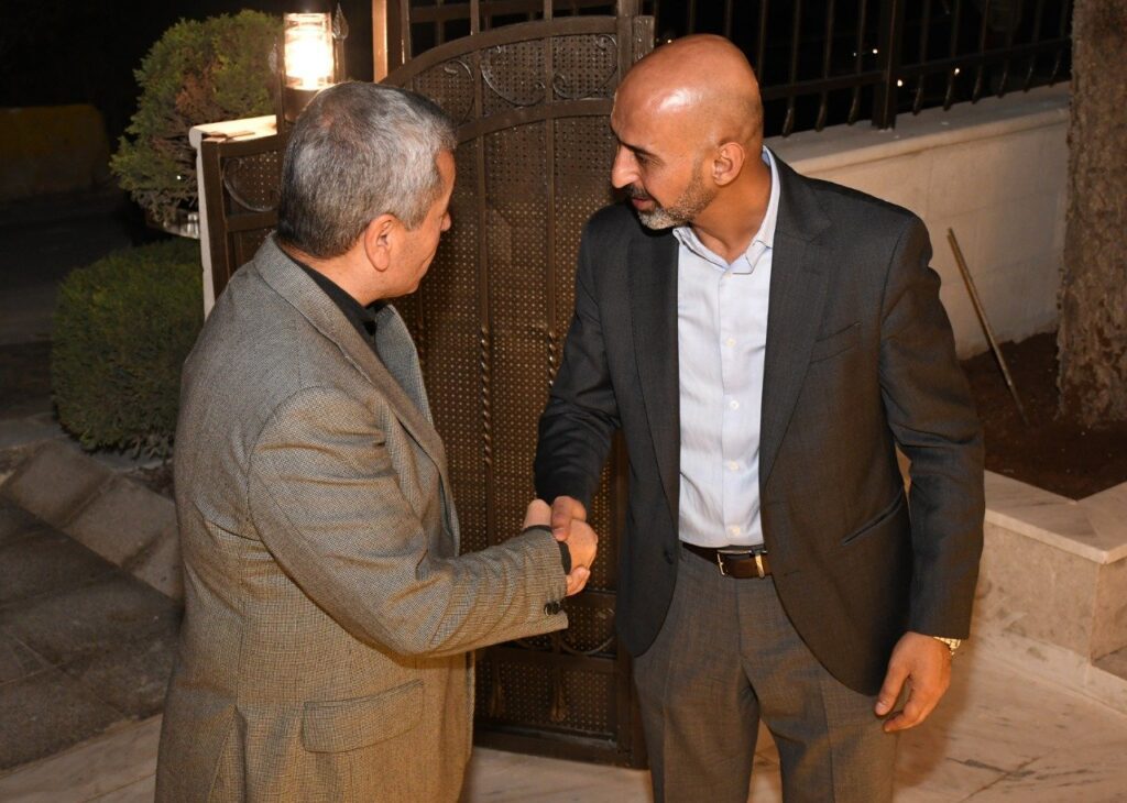 احمد الوريكات يستقبل المهنئين بفوزه بانتخابات الفيصلي… صور