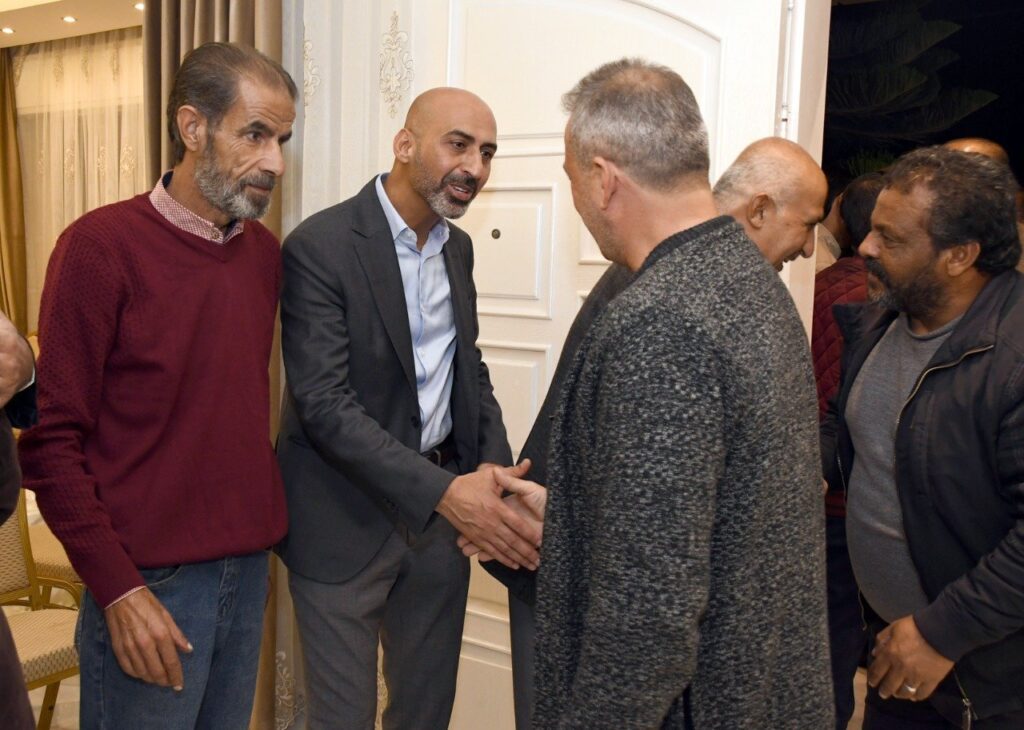 احمد الوريكات يستقبل المهنئين بفوزه بانتخابات الفيصلي… صور