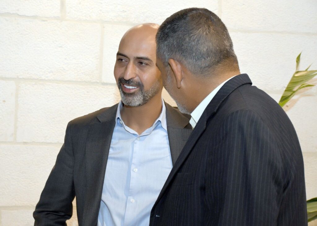 احمد الوريكات يستقبل المهنئين بفوزه بانتخابات الفيصلي… صور