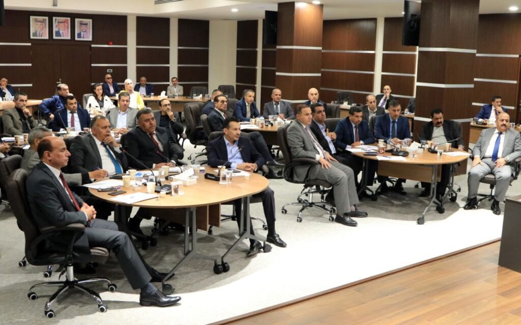 وزير المالية محمد العسعس يلتقي الحكام الادارين في وزارة الداخلية