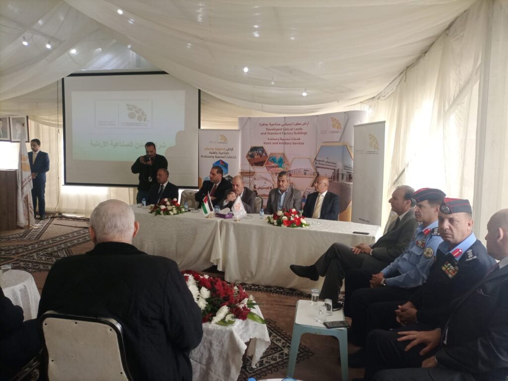 صورة حول : توقيع 12 اتفاقية استثمارية في " الطفيلة الصناعية " بقيمة 17 مليون دينار والنائب المرايات يثمن توقيع 12 اتفاقية استثمارية في " الطفيلة الصناعية " بقيمة 17 مليون دينار والنائب المرايات يثمن