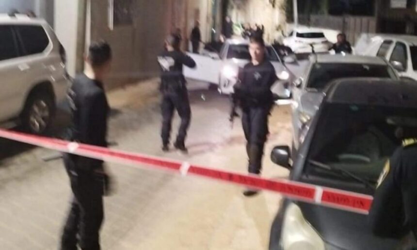 صورة حول : مقتل شابين باطلاق نار ببلدة الطرة والشرطة الفلسطينية تُحقق مقتل شابين باطلاق نار ببلدة الطرة والشرطة الفلسطينية تُحقق