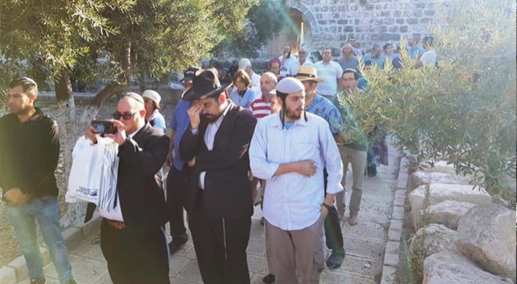 صورة حول : عشرات المستوطنين بقيادة المتطرف غليك يقتحمون باحات الأقصى عشرات المستوطنين بقيادة المتطرف غليك يقتحمون باحات الأقصى