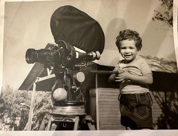 كريم عبد العزيز يكشف عن اهم صورة في حياته