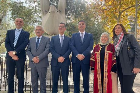 صورة حول : الحنيفات يرعى حفل اختتام دورة المجلس الدولي للزيتون رقم 116 في اسبانيا الحنيفات يرعى حفل اختتام دورة المجلس الدولي للزيتون رقم 116 في اسبانيا