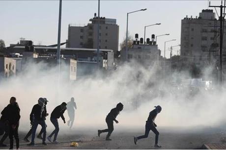 اندلاع مواجهات مع الاحتلال قرب مخيم قلنديا