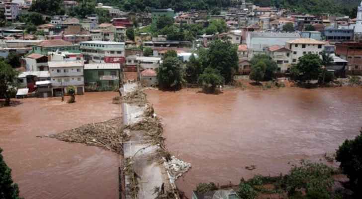 ارتفاع وفيات فيضان نهر في جنوب أفريقيا إلى ١٤