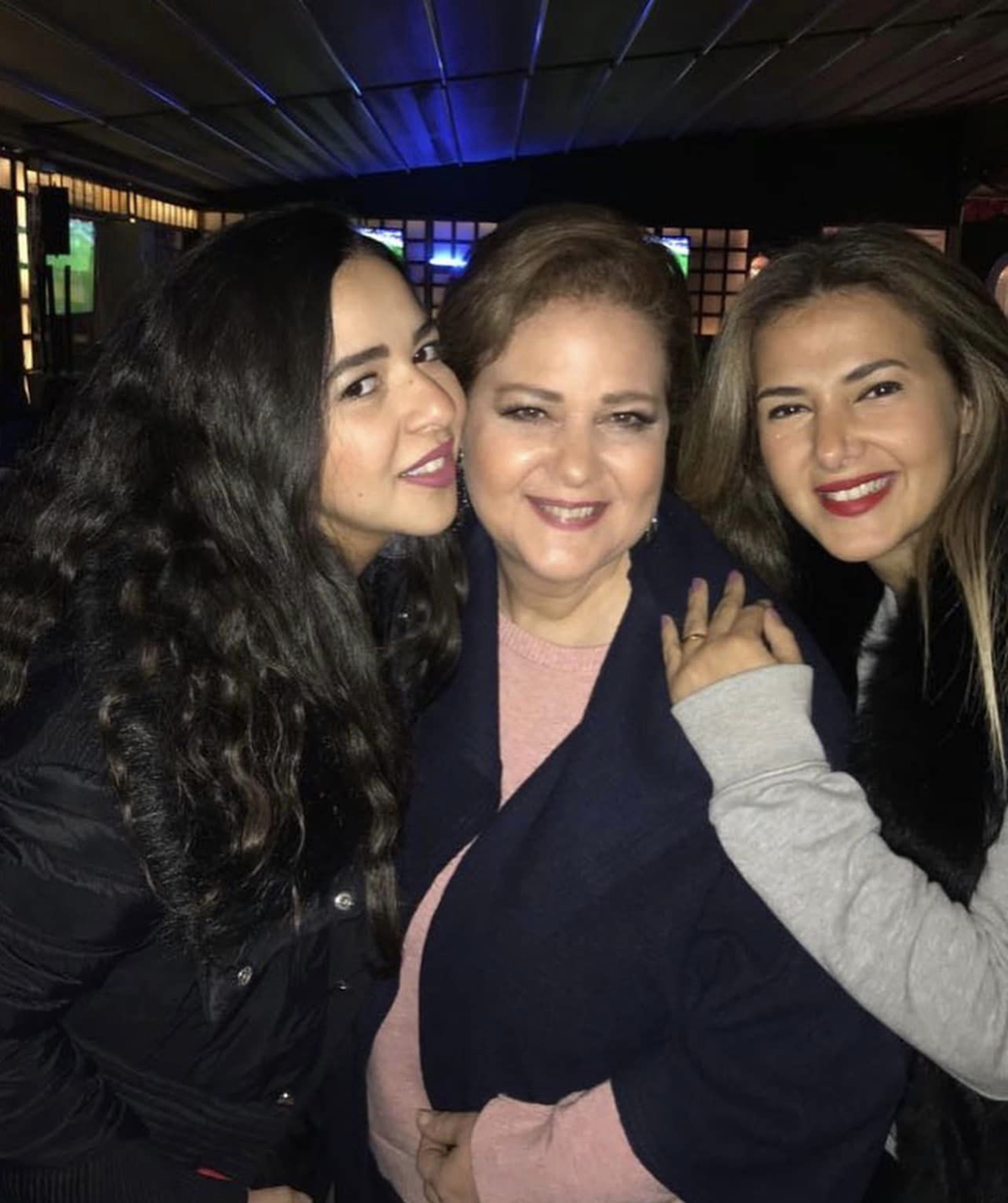 دنيا سمير غانم تحيي ذكرى ميلاد والدتها دلال عبدالعزيز بصور وكلمات مؤثرة