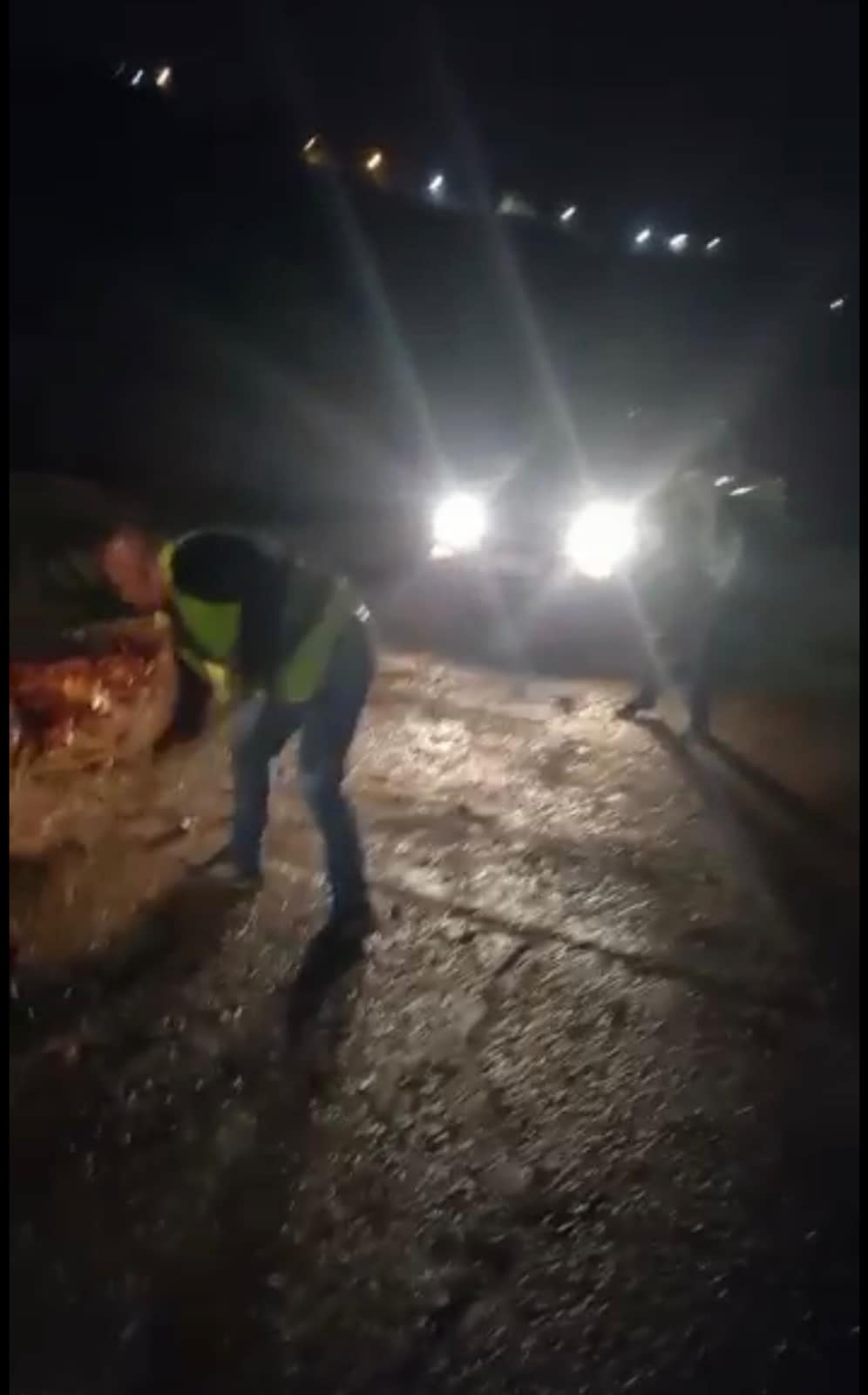 صورة حول : تدهور مركبة شحن على طريق العدسية تدهور مركبة شحن على طريق العدسية