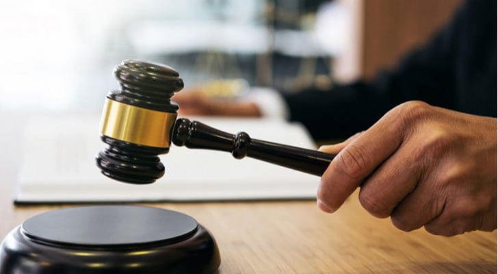 صورة حول : الأشغال المؤقتة لمتهمين تسببا بعاهة دائمة لشقيتهما الأشغال المؤقتة لمتهمين تسببا بعاهة دائمة لشقيتهما