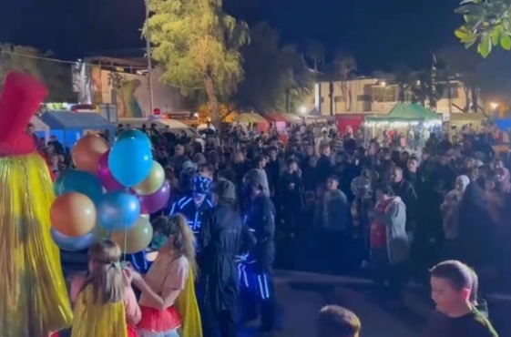 انطلاق كرنفال الدفا جنوبي بمشاركة ١٠٠ منشأة سياحية وتجارية