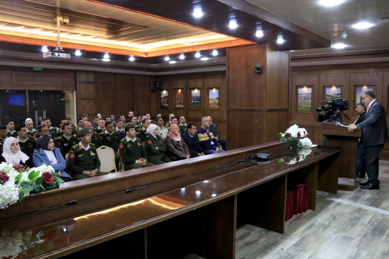 تخريج عدد من الدورات من منتسبي القوات المسلحة في إدارة الوثائق وأرشفتها