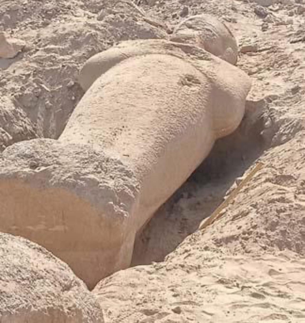 صورة حول : الصور الأولى لمحاولة سرقة تمثال رمسيس في مصر الصور الأولى لمحاولة سرقة تمثال رمسيس في مصر