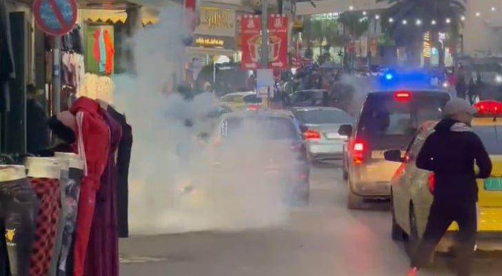 صورة حول : الأمن الفلسطيني يقمع تظاهرة في نابلس تطالب بالإفراج عن المعتقلين الأمن الفلسطيني يقمع تظاهرة في نابلس تطالب بالإفراج عن المعتقلين