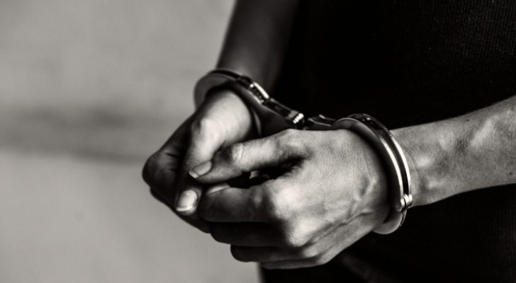 الأمن: القبض على ٤ مطلوبين بالرويشد ومروجين في عمان والمفرق