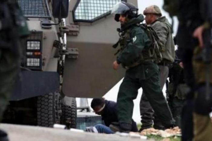 الاحتلال يعتقل شابين شمال طوباس عقب استدعائهما