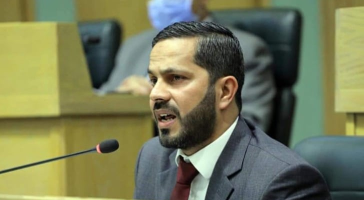 النائب أبو يحيى يدعو لسحب الجنسية الأردنية من الممثل منذر رياحنة