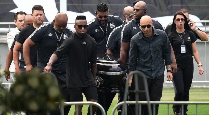 انطلاق مراسم جنازة أسطورة البرازيل بيليه