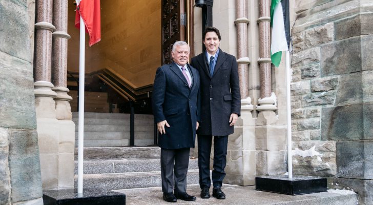 ترودو يستقبل الملك لدى وصوله إلى البرلمان الكندي