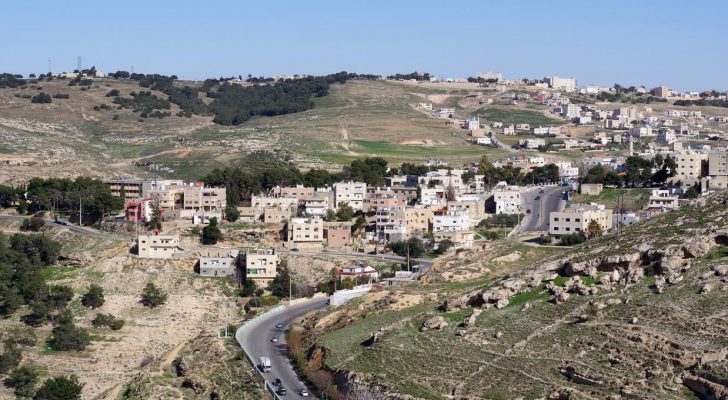 توزيع قطع أراض من مشروعي العدنانية وزحوم بالكرك الثلاثاء