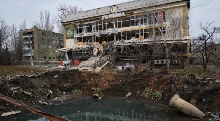 وصول أول قافلة مساعدات إنسانية إلى سوليدار بأوكرانيا