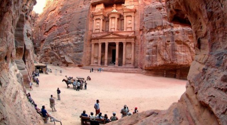 صورة حول : ٥,٨١٦ مليار دولار الدخل السياحي الأردني في العام الماضي ٥,٨١٦ مليار دولار الدخل السياحي الأردني في العام الماضي
