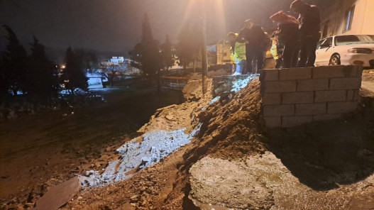 بلدية جرش تتعامل مع ٩ انهيارات جدران