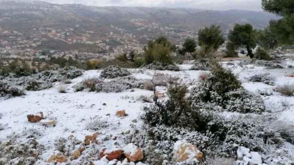 الأجواء اليوم شديدة البرودة وغائمة وماطرة بين الحين والآخر وتساقط ثلوج على المرتفعات