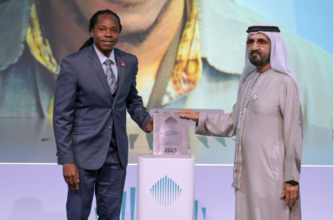 صورة حول : بالفيديو .. وزير سيراليوني يفوز بجائزة افضل وزير في العالم بالفيديو .. وزير سيراليوني يفوز بجائزة افضل وزير في العالم