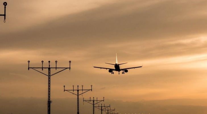 أمريكا تعيد فتح المجال الجوي فوق بحيرة ميشيغن